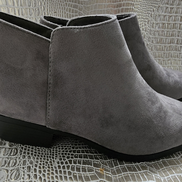 Gray Women's Shoes - Picture 2 of 7